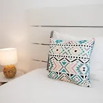 Kika S Apartment- Vale De Centianes דירה